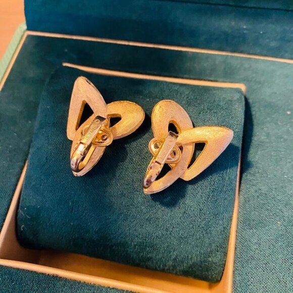 Vintage Crown Trifari Gold Loops Clip On Earrings - Picture 2 of 4